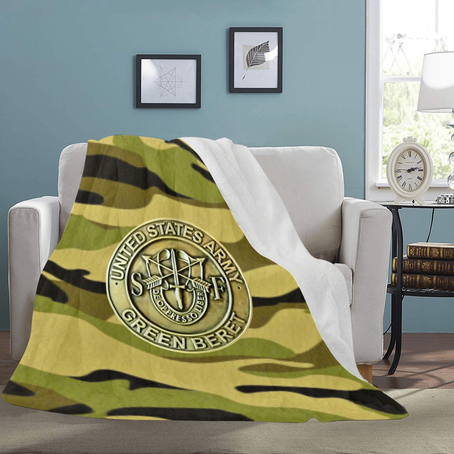 Large Camouflage U.S. Army Green Beret Emblem Ultra-Soft Micro Fleece Blanket 70''x80''