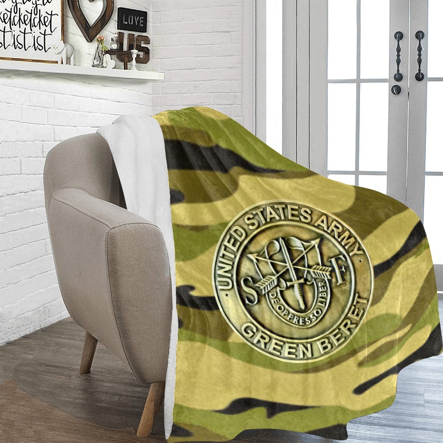 Large Camouflage U.S. Army Green Beret Emblem Ultra-Soft Micro Fleece Blanket 70''x80''