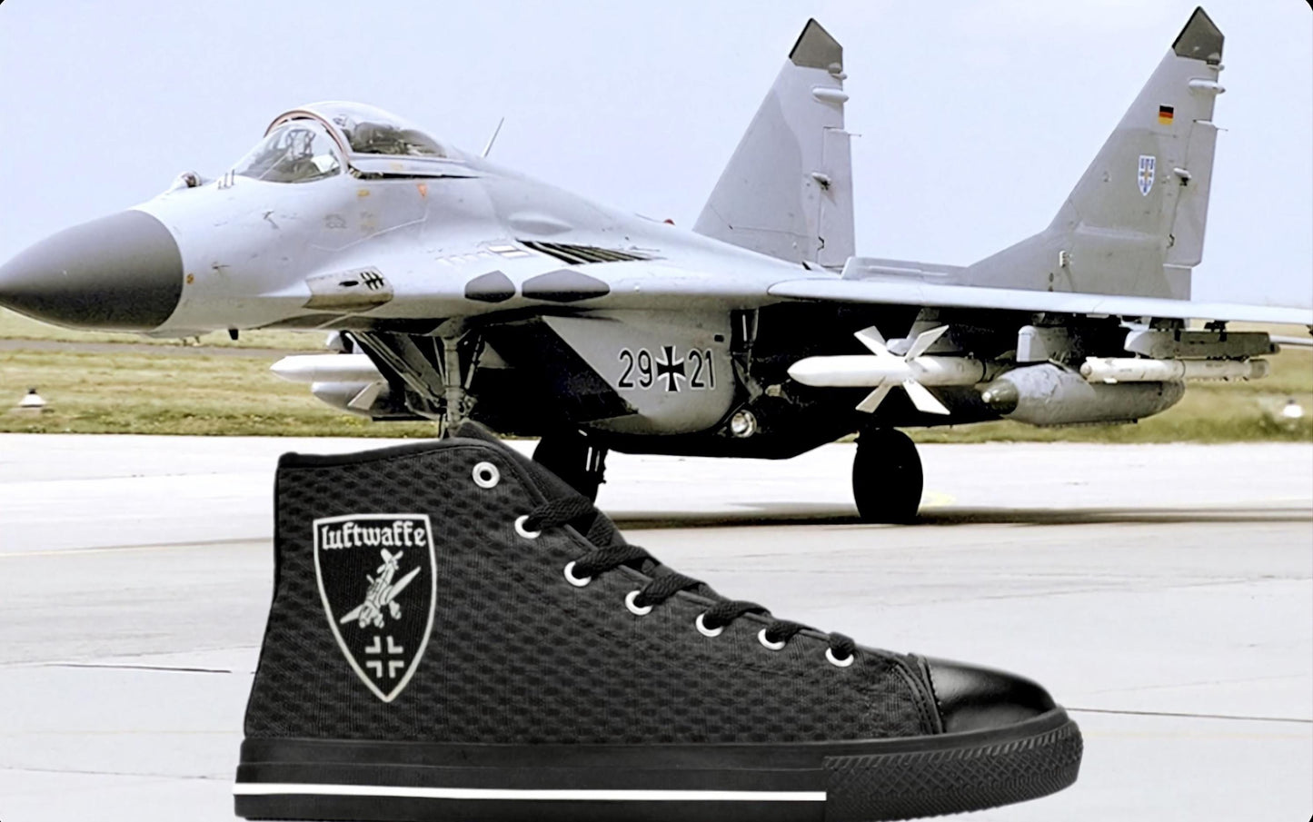 Men's Black Canvas Hi Tops: Carbon Fiber Design with Logo
